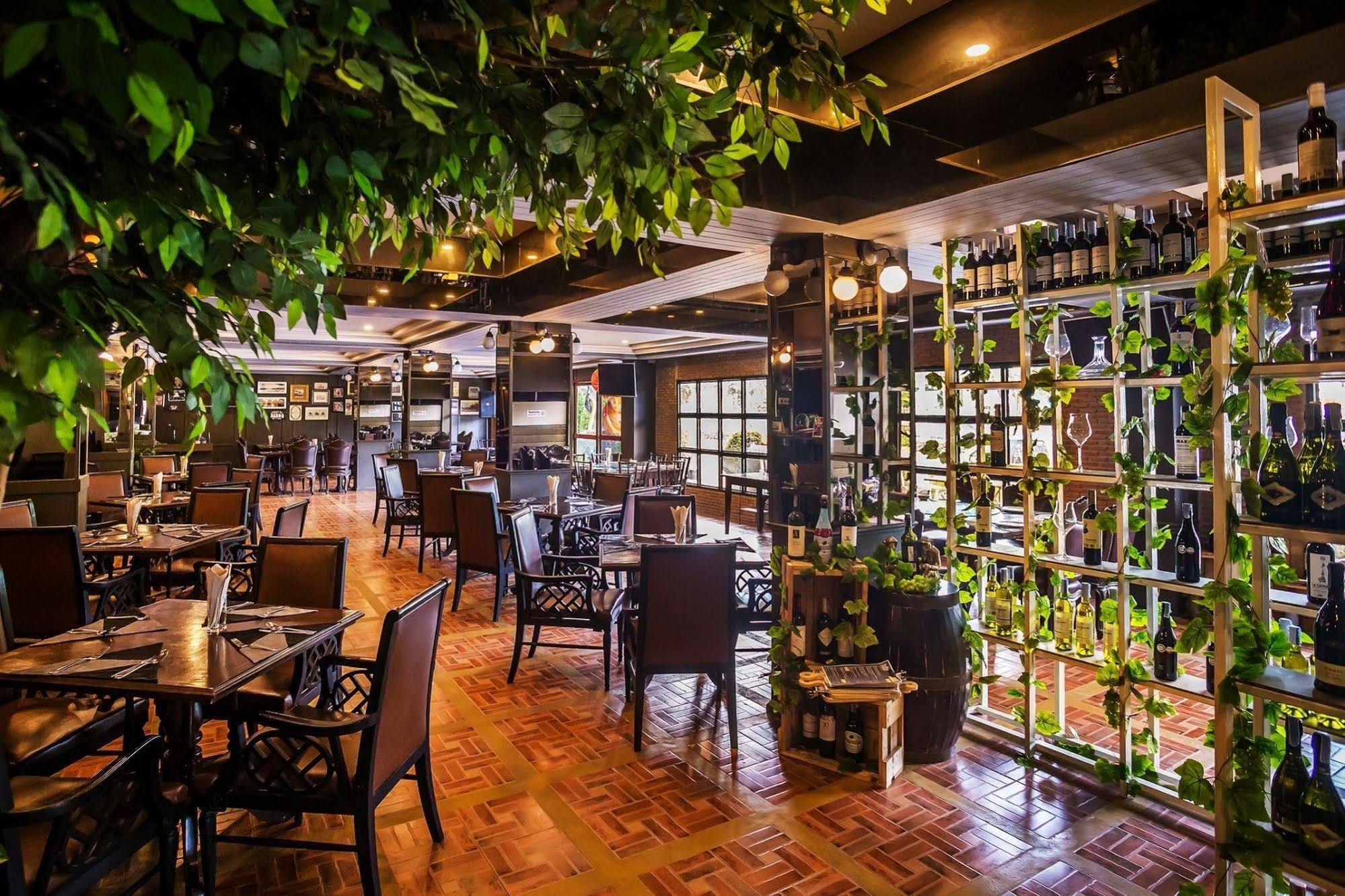 Lopburi Inn Resort Eksteriør bilde